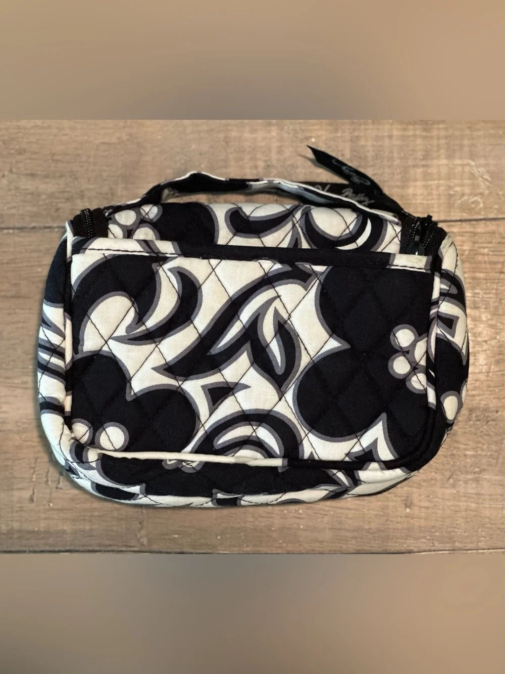 Vera Bradley, excellent condition, never used, hanging cosmetic case